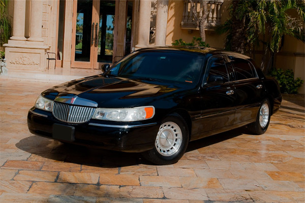 lincoln black lincoln sedan Lubbock